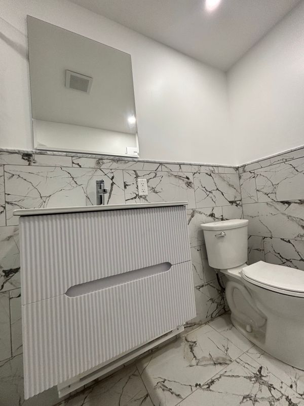 Foto del edificio - 4252 Monticello Ave