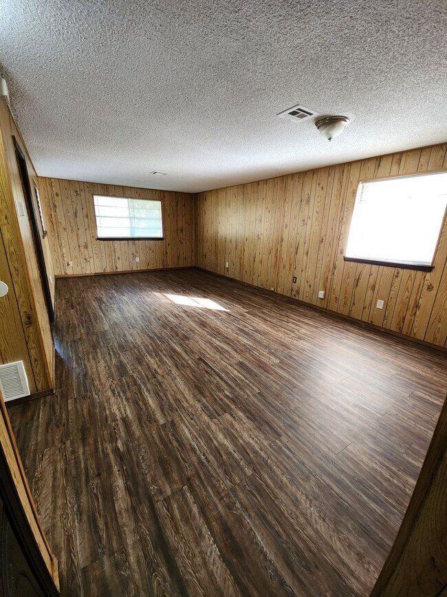 Foto del edificio - Rustic Charm 4 Bedroom Home in OKC!