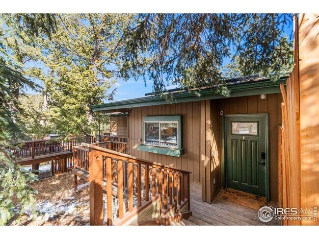 Building Photo - 838 Lakeshore Dr