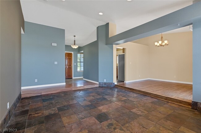 Foto del edificio - 4916 Nestled Grove Dr