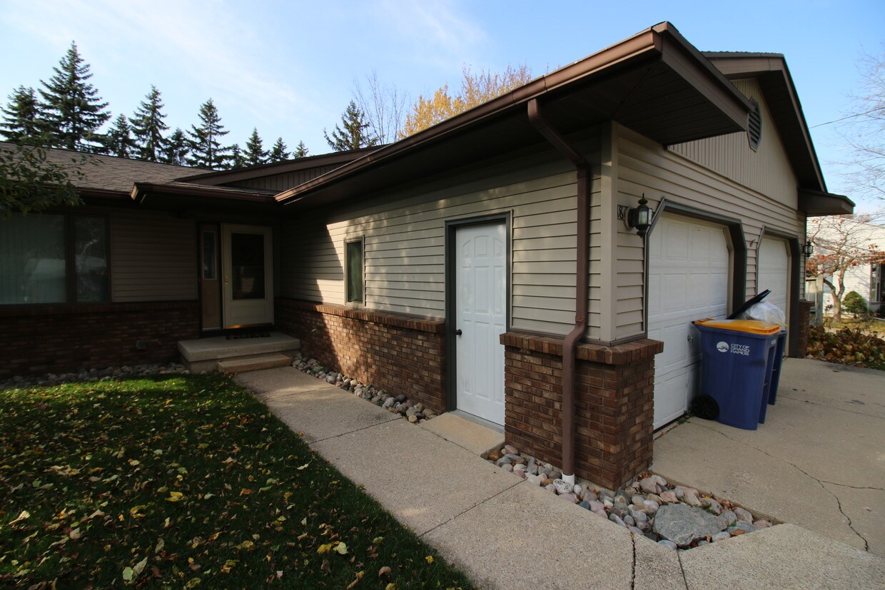 1829 Ridgewood Ave SE, Grand Rapids, MI 49506 House Rental in Grand