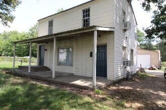 Building Photo - 904 N Grand Ave