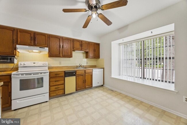 Foto del edificio - 838 Kings Croft Dr