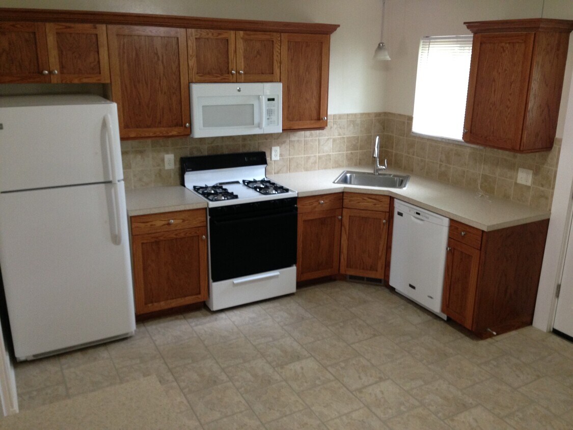 711 Jackson St, Blawnox, PA 15238 Townhome Rentals in Blawnox PA