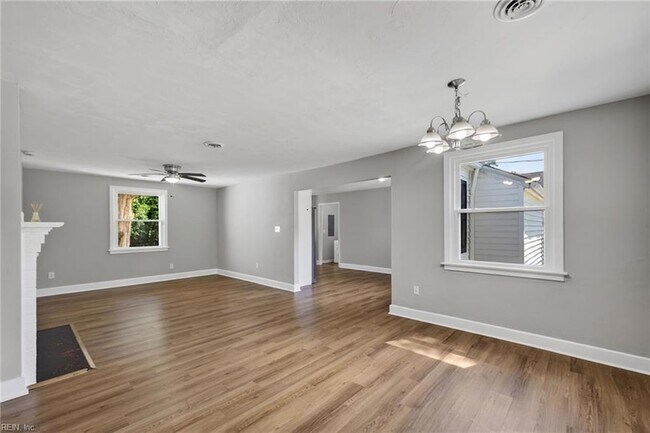 Building Photo - 31 Greenbrier Rd
