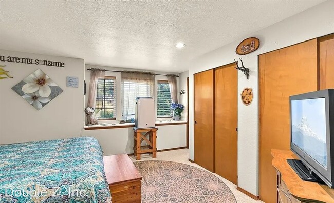 Building Photo - 3 br, 2.5 bath House - 646 Eatonville Hwy ...