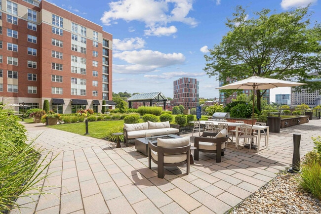 Center Place - Courtyard - Center Place Apartments