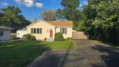 Building Photo - 33181 N Valley View Dr