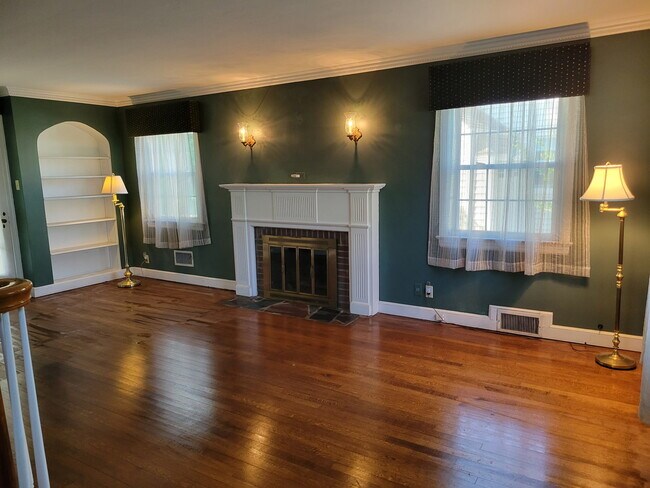 Large Living Room - 162 Short Hills Ave