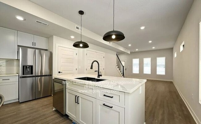 Building Photo - Oak Ridge Falls – Modern 3-Bedroom Townhome with 2-Car Garage