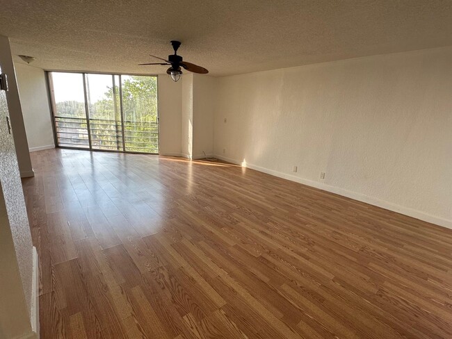 Foto del edificio - 3100 N Pine Island Rd