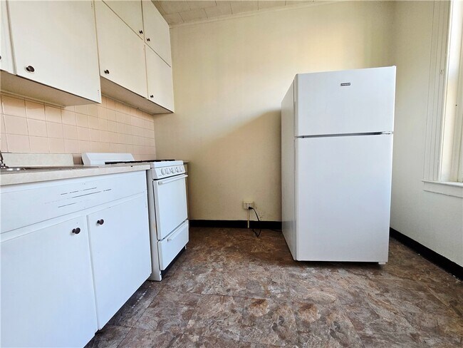 Foto del edificio - 385 S Main St