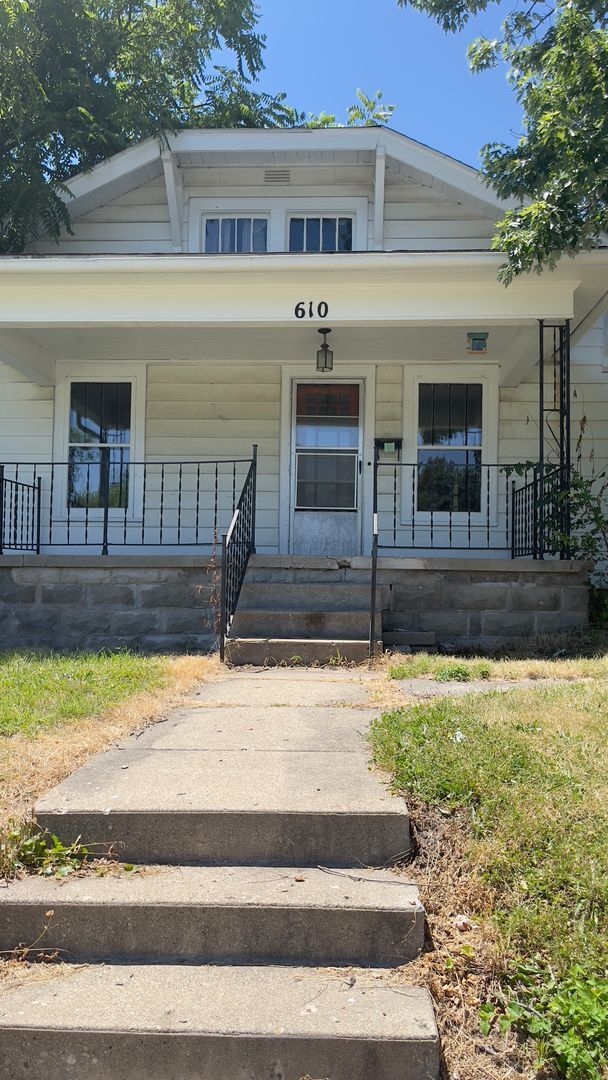Building Photo - HOUSE...2 Bedroom 1 Bath