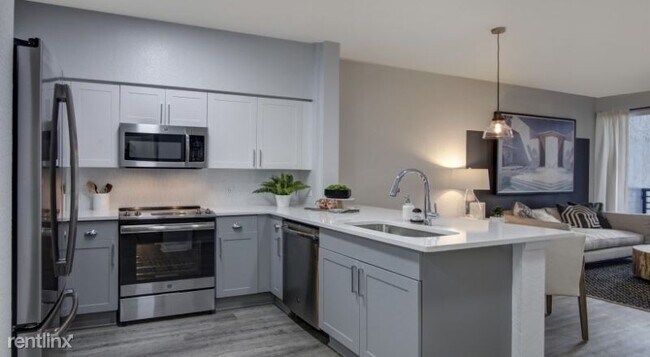 Building Photo - 1 br, 1 bath Apartment - 501 NE 4th Ave