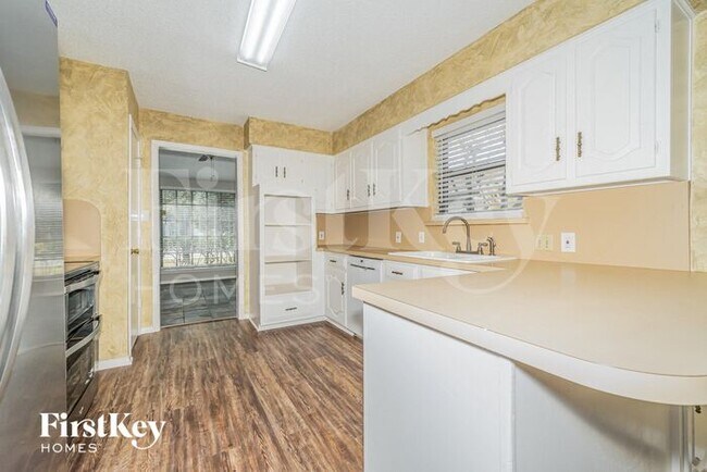 Building Photo - 3941 Los Robles Dr