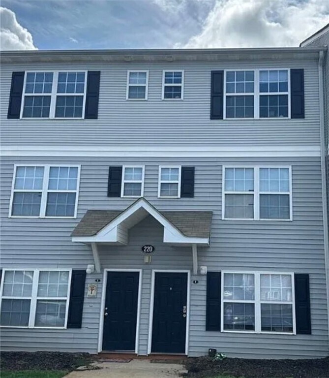 Primary Photo - 220 Campus Dr