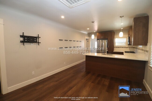 Foto del edificio - 2BR/1BA HOUSE w/ DRIVEWAY + GARAGE, WASHER...