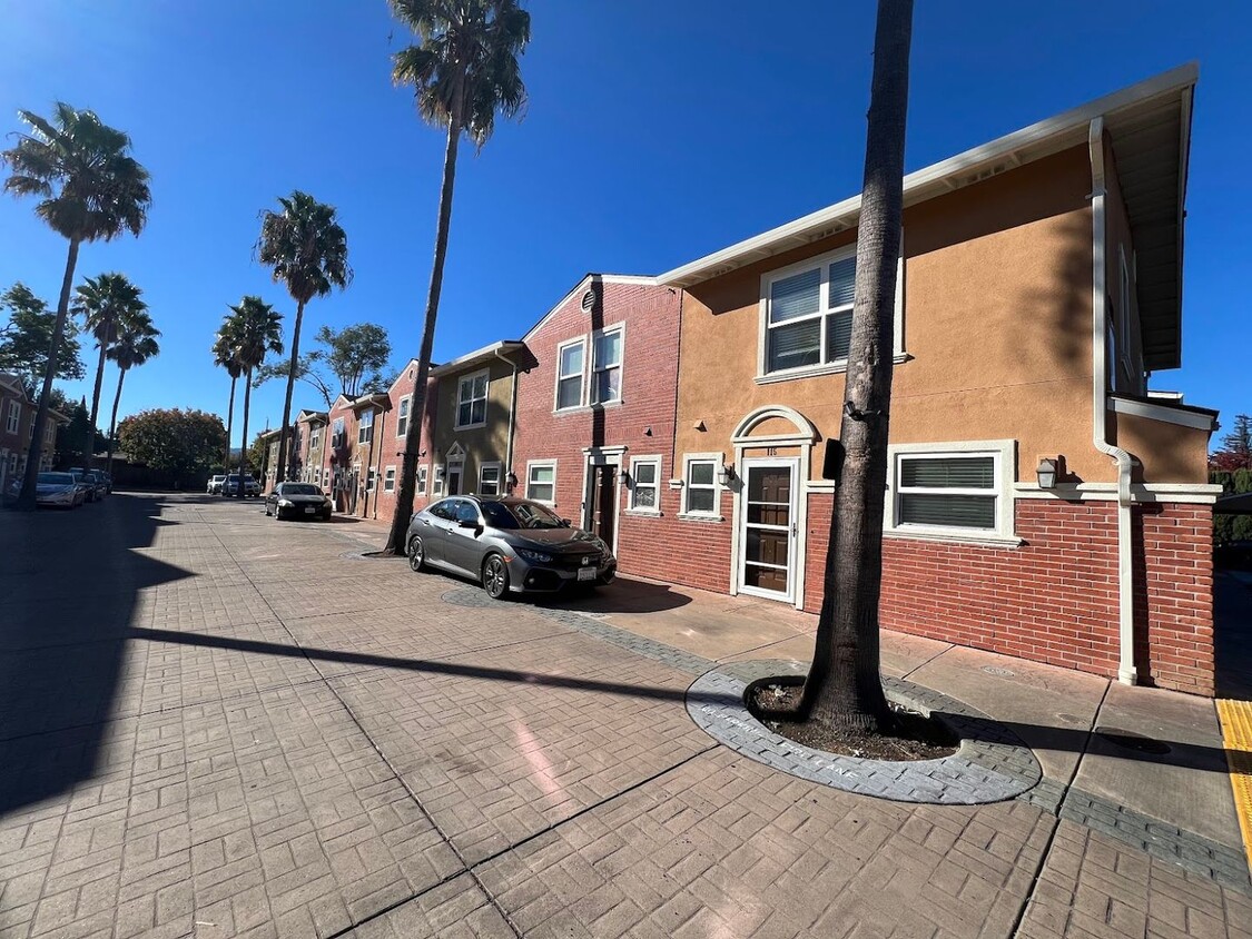 Primary Photo - Updated 2BD/2.5/BA Sunnyvale Townhouse - A...