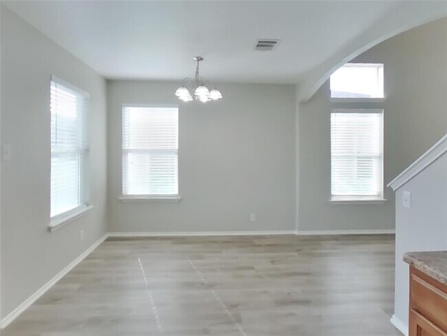 Foto del edificio - 18521 Mammoth Cave Blvd