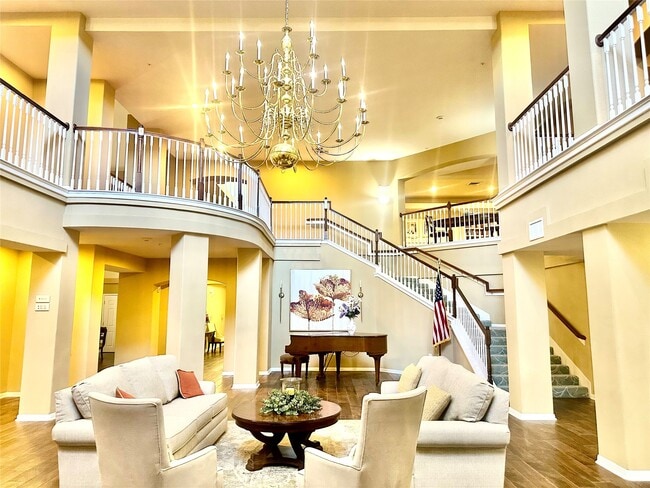 Building Photo - 2815 Kings Crossing Dr