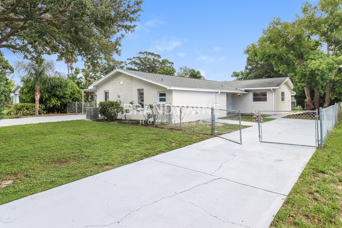 Primary Photo - 9981 110th St
