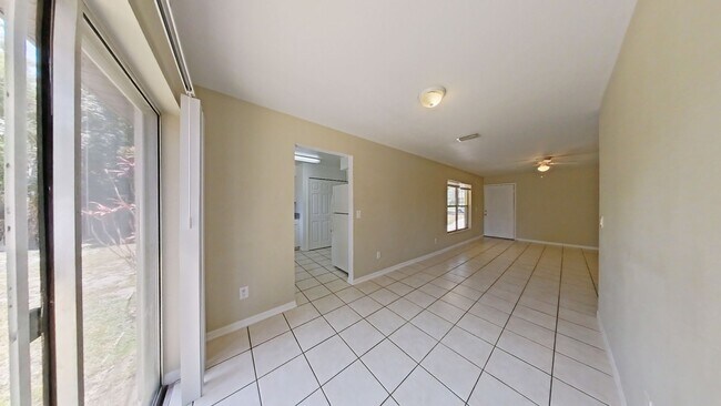 Building Photo - Center St 3125-3127