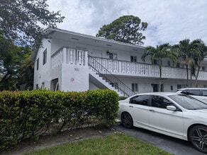 Building Photo - 701 SW 14th Ave