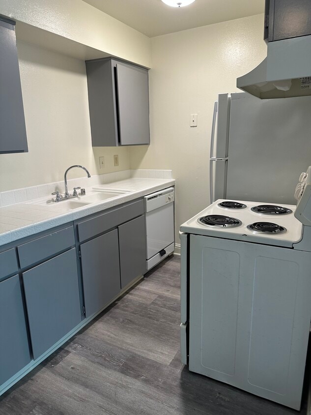 Brookdale Gardens 147 Brookdale Dr Merced, CA Apartments for Rent