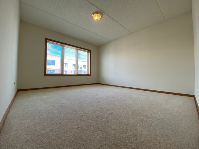 Building Photo - 20 S Main St