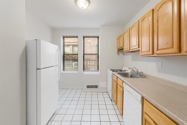 Building Photo - 799 Avenue A