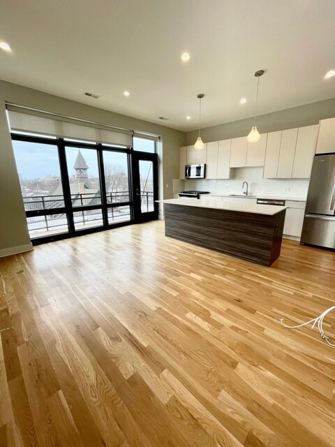 Foto del edificio - 4555 N Ravenswood Ave