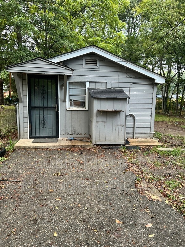 Building Photo - 3468 Bowen Ave