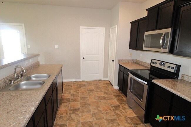 Foto del edificio - 7301 Oliver Loving Dr