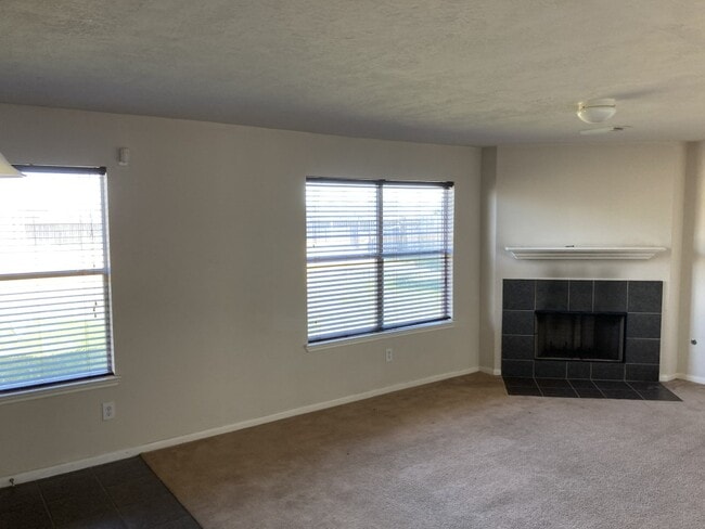 Building Photo - 702 Silver Reef Ln