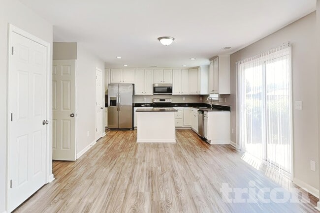 Building Photo - 2208 Ballingarry Dr