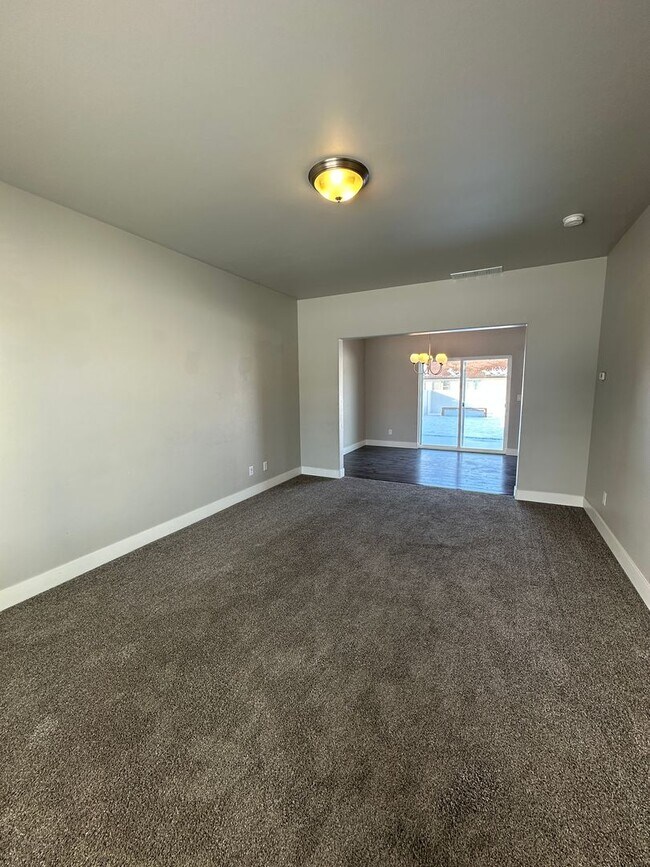 Foto del edificio - Beautiful 4 bed 2.5 bath home in the Summerfield Subdivision