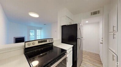 Building Photo - 4717 Columbia Ave