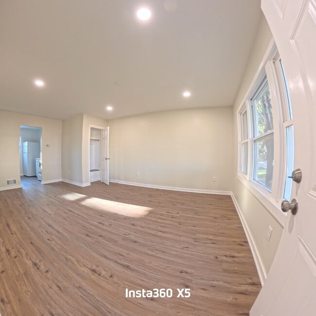 Foto del edificio - 6165 E Boston St