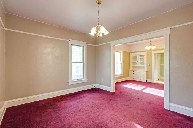 Building Photo - Big 2 bedroom 1 bath House