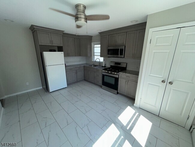 Foto del edificio - 49 7th Ave