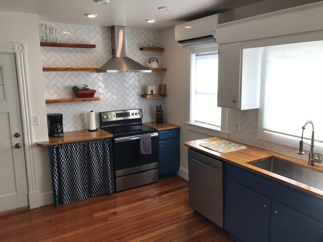 Kitchen Stove/Floating Shelves - 9 Tyler St