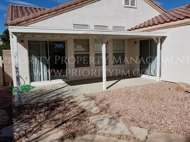 Foto del edificio - 5805 Briar Rose Ln
