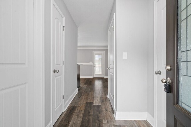 Foto del edificio - Pet Friendly Three Bedroom with Bonus!