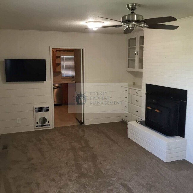 Building Photo - 14371 CA-120