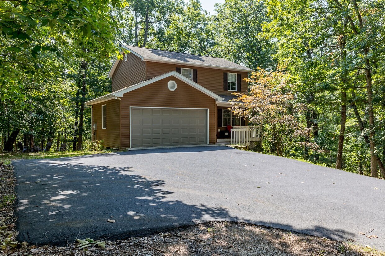 Primary Photo - 3 Bedroom Home in Massanutten!!!
