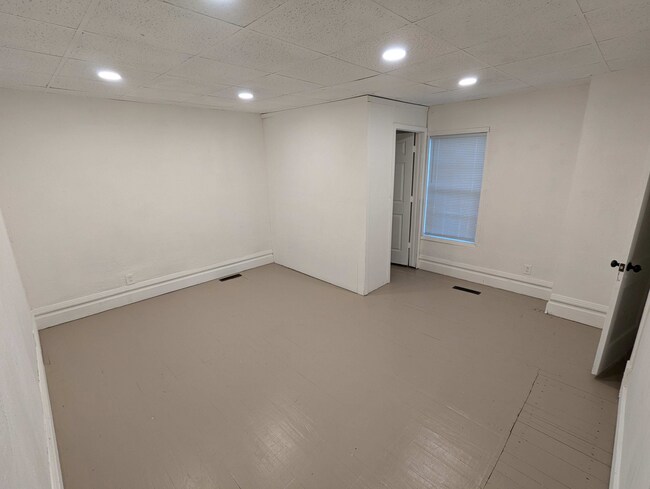 Building Photo - 1323 Oak St