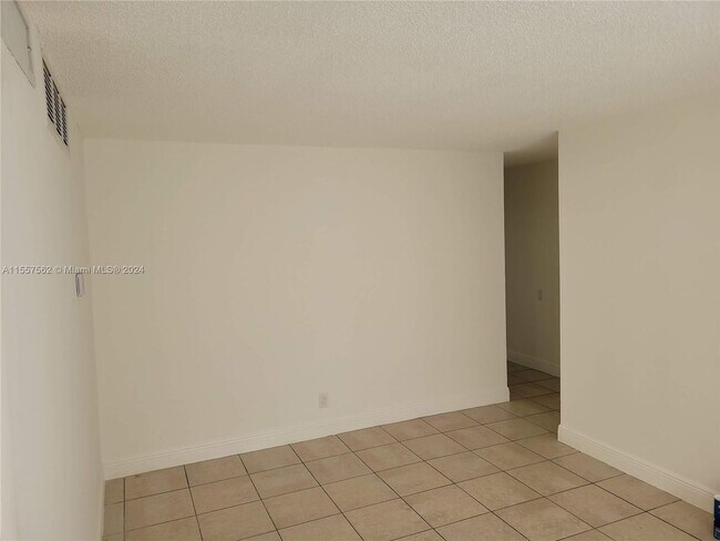 Foto del edificio - 4455 Treehouse Ln