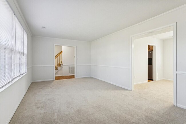 Foto del edificio - 3BR 2.5 BA Mid-Town Newport News