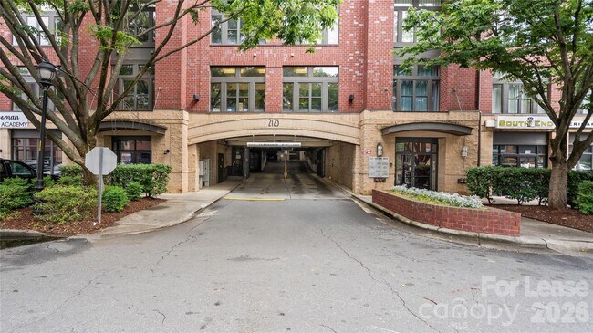 Foto del edificio - 2125 Southend Dr