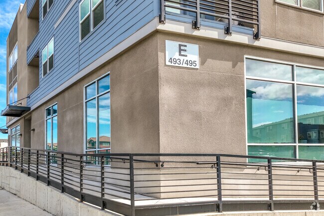Entrada del edificio - Beacon Villa